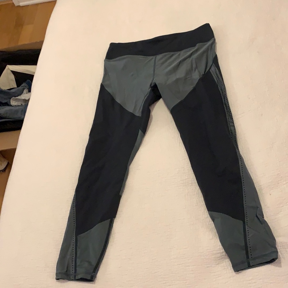 Fabletics Green/Gray 7/8 Legging size M/L